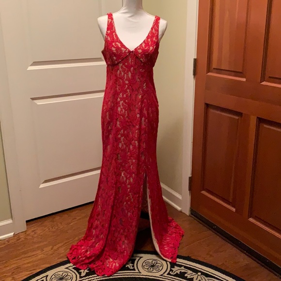 Red lace formal gown - Picture 1 of 6